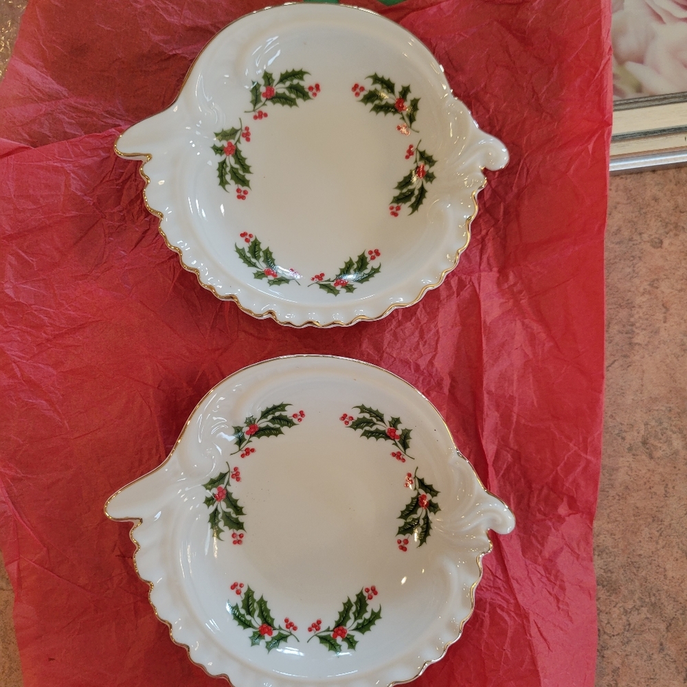 Vintage Holly & Berry Christmas Bowls (2) ~ Nut or Candy Dishes ~ Pretty ~ Japan